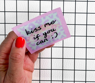 1 Flippatch - 1 Label = 2 Motive - Kippen - Wechselmotiv - zum Aufnähen - Cherry Picking - kiss me if you can/Kussmund