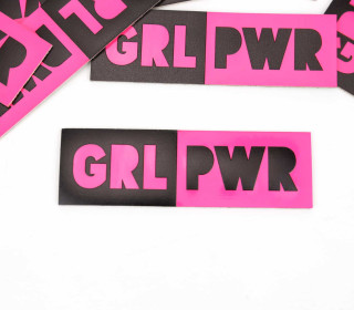 1 KUNSTLEDER LABEL - Bedruckt - Schwarz/Neonpink - GRL PWR
