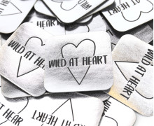 1 XXL KUNSTLEDER LABEL - Silber - WILD AT HEART