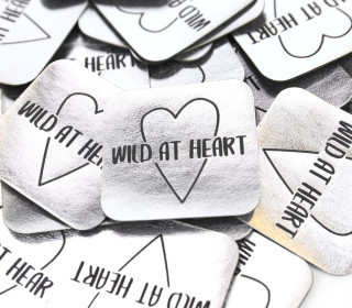 1 XXL KUNSTLEDER LABEL - Silber - WILD AT HEART