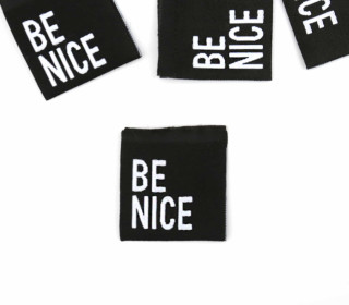 1 Label - BE NICE - Schwarz - Anlukaa