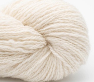 Smooth Sartuul Sheep Wool 2-ply light fingering handgesponnen - altai white (undyed)