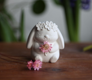 Silikon - Gießform - Mini - Hase mit Blume - Gartenfreunde - vielfältig nutzbar