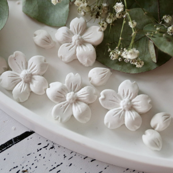 Silikon - Gießform - Mini Blüten - mit Blütenblättern - vielfältig nutzbar