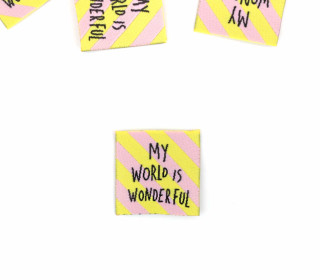 1 Label - MY WORLD IS WONDERFUL - Schrägstreifen - Hellgelb/Babyrosa - Katzengold Design