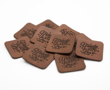 1 KUNSTLEDER LABEL - Dunkelbraun - Made With Love