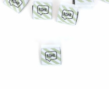 1 Label - ROAR - Streifen - Weiß/Pastellgrün - Katzengold Designs