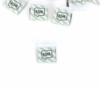 1 Label - ROAR - Streifen - Weiß/Pastellgrün - Katzengold Designs