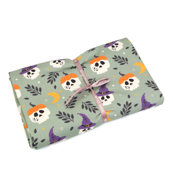 1,0m Zuschnitt - Modal Jersey - Halloween Magic - Skulls - Lichtgrün