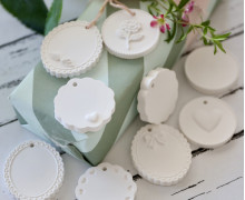 Silikon - Gießform - Matte - 9ner Set runde Geschenkanhänger - verschiedene Designs - zum Aufhängen - vielfältig nutzbar
