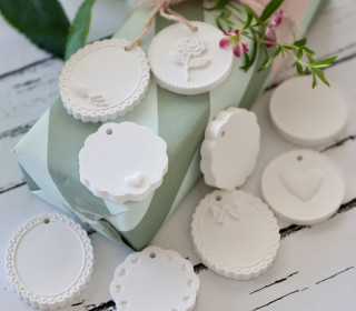 Silikon - Gießform - Matte - 9ner Set runde Geschenkanhänger - verschiedene Designs - zum Aufhängen - vielfältig nutzbar