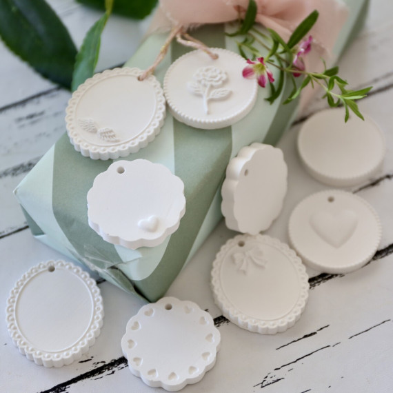 Silikon - Gießform - Matte - 9ner Set runde Geschenkanhänger - verschiedene Designs - zum Aufhängen - vielfältig nutzbar