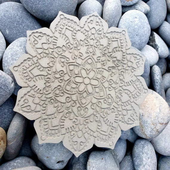 Silikon - Gießform - Mittelgroßer Untersetzer - Dekoteller - gemusterter Kreis - Mandala - Nr.2 - vielfältig nutzbar