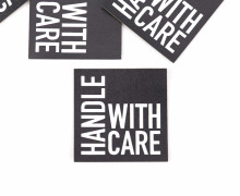 1 KUNSTLEDER LABEL - Bedruckt - Schwarz/Weiß - HANDLE WITH CARE - Anlukaa