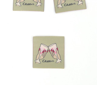 1 Label - Cheers - Anstoßende Gläser - Khakibeige - EMJO-DESIGN