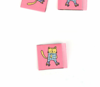1 Label - Katze mit Rollschuhen - Lachsrosa - Katzengold Designs