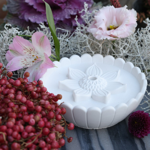 Silikon - Gießform - Futterstation mit Blüte - Vogeltränke - Insektentränke - für den Garten - vielfältig nutzbar