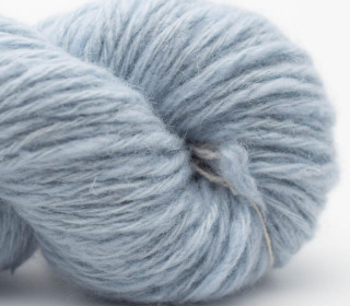Smooth Sartuul Sheep Wool 4-ply aran handgesponnen - butterfly me to the moon (light blue)