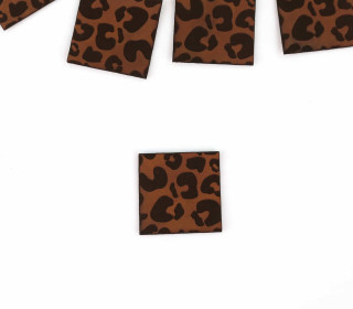 1 KUNSTLEDER LABEL - Dunkelbraun - small - Leo
