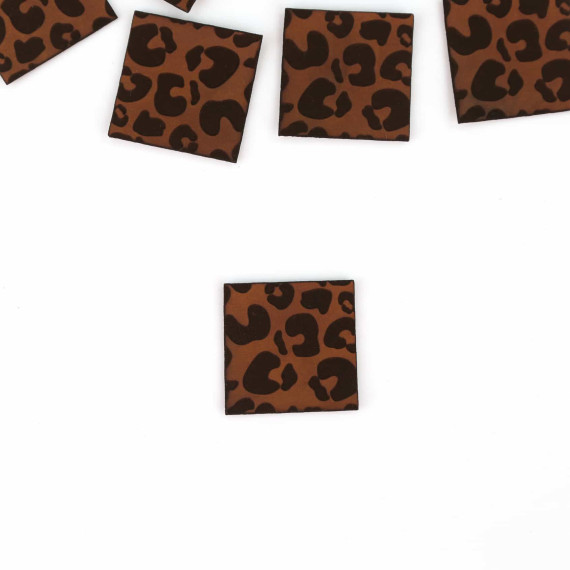 1 KUNSTLEDER LABEL - Dunkelbraun - small - Leo