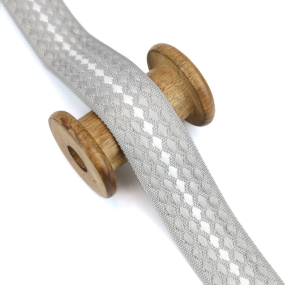 1 Meter Weiches Gurtband  - 40mm - Bestickt - Rauten - Hellgrau