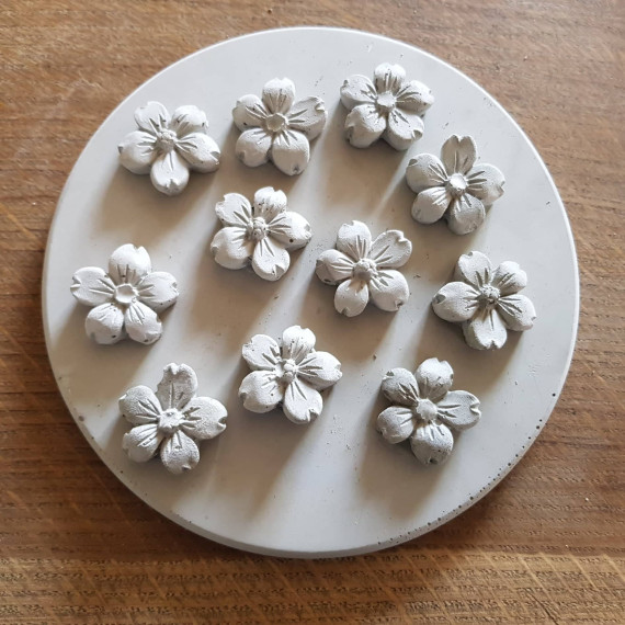Silikon - Gießform - Mini Blüten - mit Blütenblättern - vielfältig nutzbar