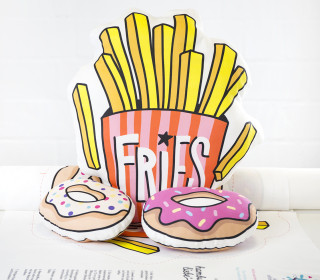 Kissenstoff - DIY - Fries und Donuts - OMG - Hamburger Liebe - abby and me