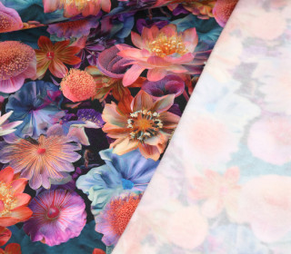 Leichter Kuschelsweat - Colourful Flowers - Schwarz