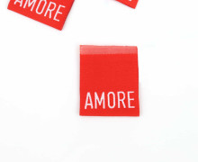 1 Label - AMORE - Rot