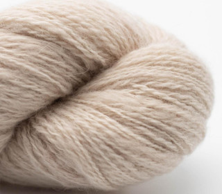 Smooth Sartuul Sheep Wool 2-ply light fingering handgesponnen - every day is a new day (beige)