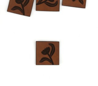 1 KUNSTLEDER LABEL - Dunkelbraun - Blume