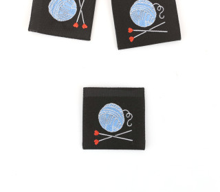 1 Label - Wollknäuel & Stricknadeln - Schwarz - Hamburger Liebe