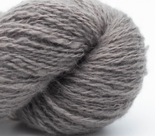 Smooth Sartuul Sheep Wool 2-ply light fingering handgesponnen - embrace the grace (grey)