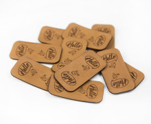 1 KUNSTLEDER LABEL - hellbraun - Hello Bird