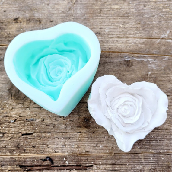 Silikon - Gießform - Kleine - Rose - in Herzform - vielfältig nutzbar