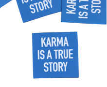 1 Super BIG Label - KARMA IS A TRUE STORY - Anlukaa - Jeansblau