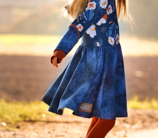 lovely hoodie dress 104-158 Schnittmuster Hoodiekleid Nähanleitung Kleid Tellerrock Drehkleid Drehrock