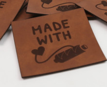 1 XXL KUNSTLEDER LABEL - Braun - Made With