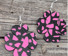 1 Paar Ohrringe - Kleeblatt - 3D Aufdruck - Glitzer - Acryl - super leicht - Schwarz/Pink - Namensklang