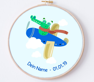 DIY Stickrahmen - Kroko Klaus - personalisiertes Stickrahmen Bild - Flugzeug - Krokodil - Anna Anjos - zum Selbermachen