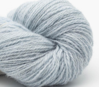 Smooth Sartuul Sheep Wool 2-ply light fingering handgesponnen - butterfly me to the moon (light blue)