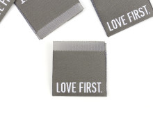 1 Label - LOVE FIRST - Grau - Anlukaa