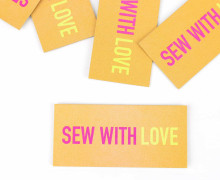 1 KUNSTLEDER LABEL - Bedruckt - Maisgelb - SEW WITH LOVE - Anlukaa